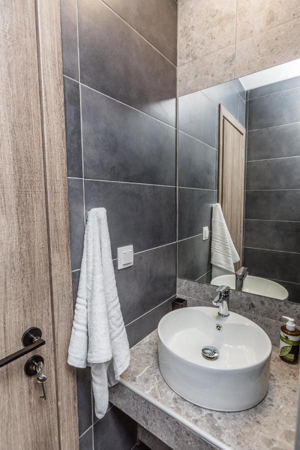 Raise Athens Metro Apartments Bagian luar foto