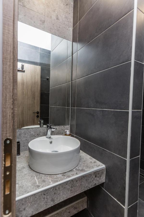 Raise Athens Metro Apartments Bagian luar foto